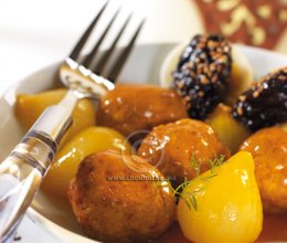 Boulettes d’agneau aux oignons et à la compote de pruneaux